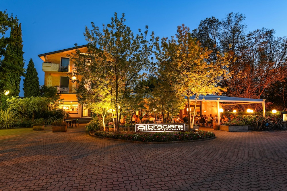 Hotel Riel — Restaurant & bars in Sirmione, Lombardy