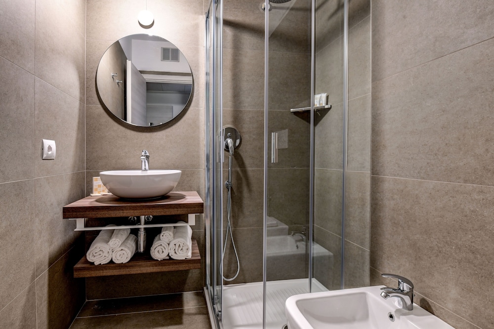 Hotel Riel — Hotel rooms in Sirmione, Lombardy
