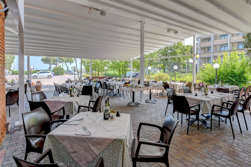Hotel Riel — Restaurant & bars in Sirmione, Lombardy