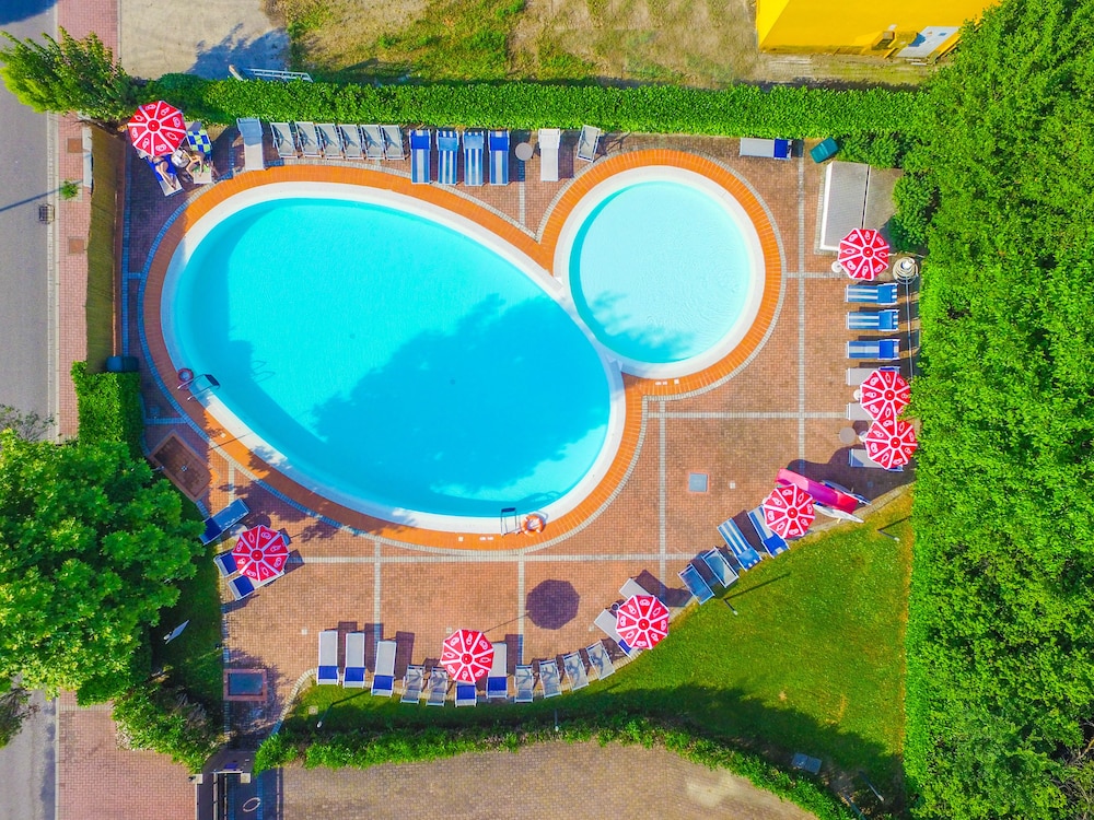 Hotel Riel — Swimming pool in Sirmione, Lombardy