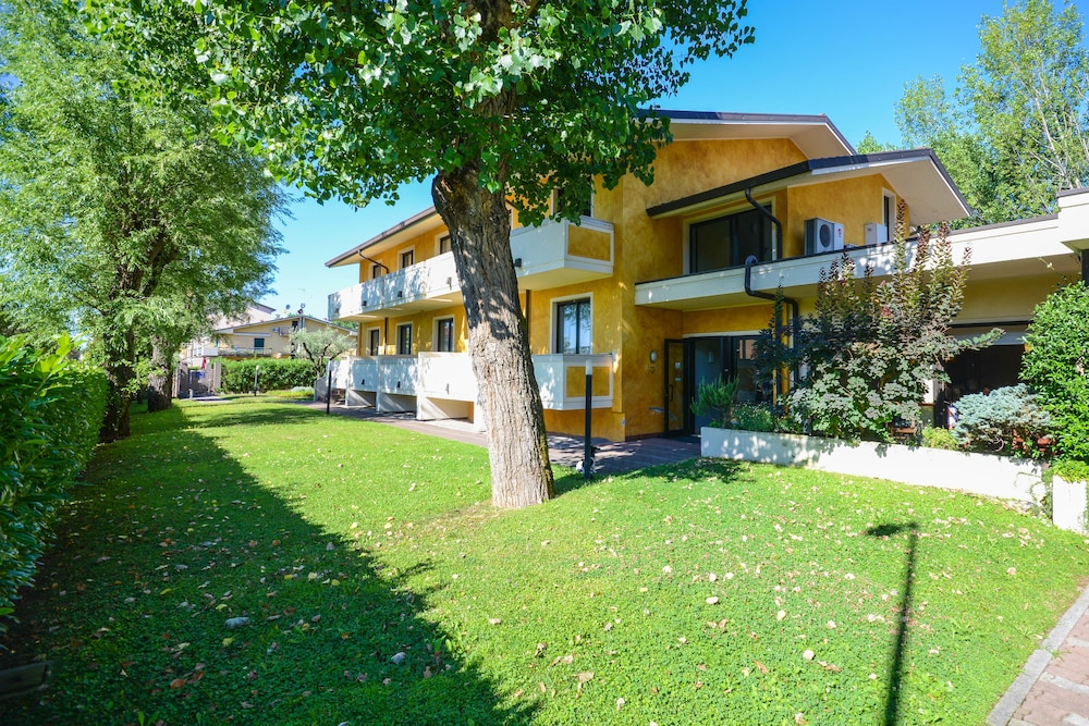 Hotel Riel — Hotel building in Sirmione, Lombardy