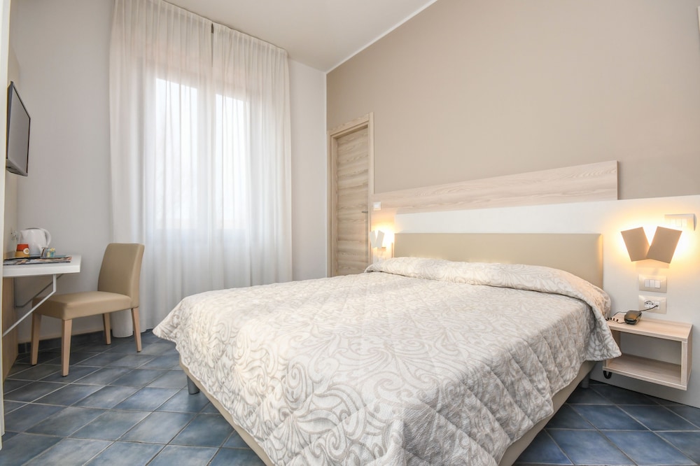 Hotel Riel — Hotel rooms in Sirmione, Lombardy