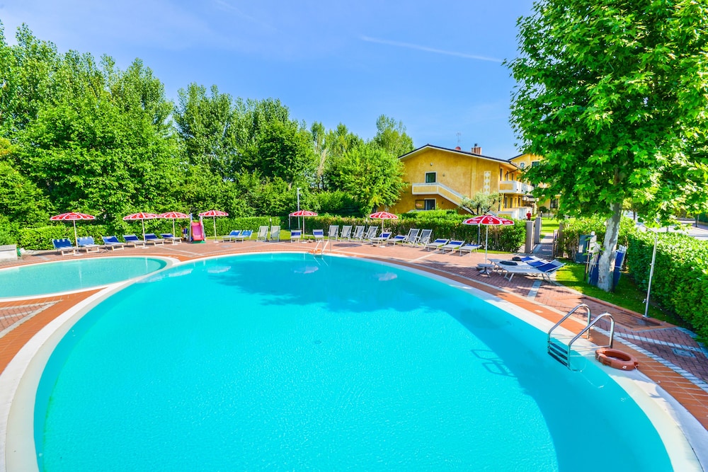 Hotel Riel — Swimming pool in Sirmione, Lombardy