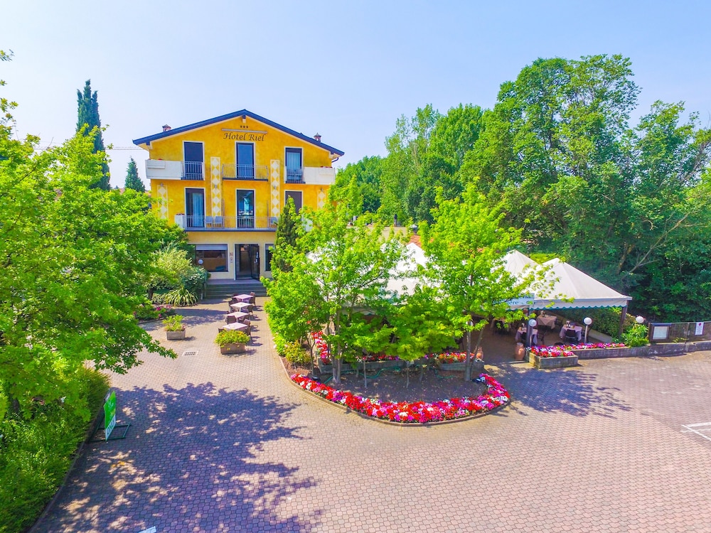 Hotel Riel — Hotel building in Sirmione, Lombardy