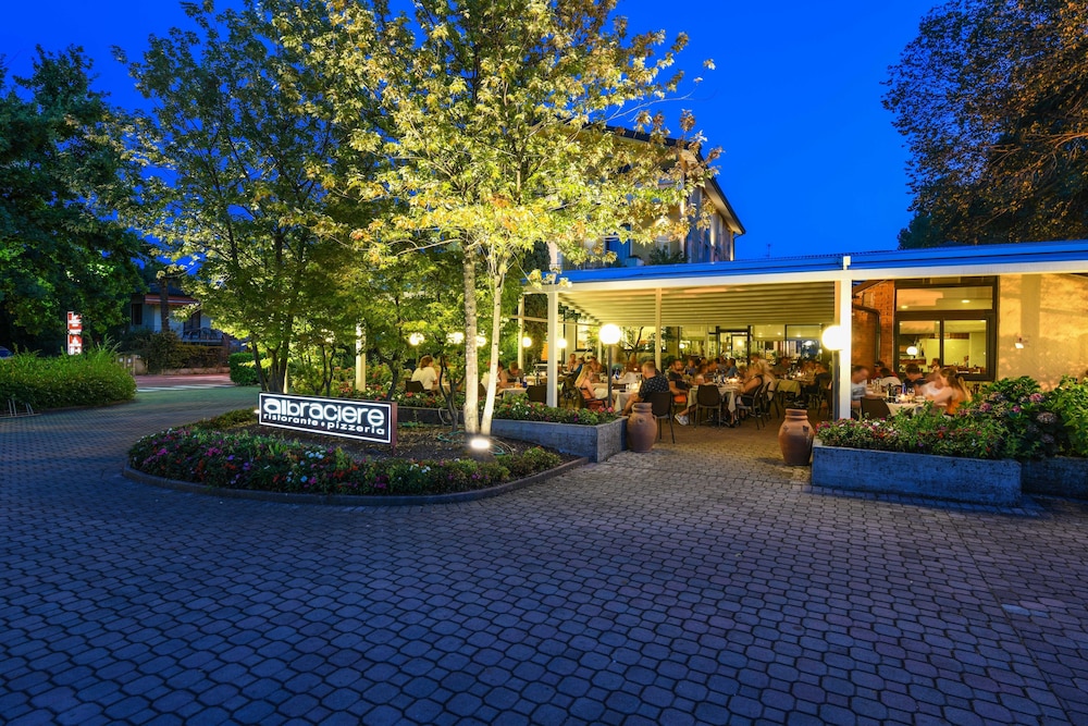 Hotel Riel — Restaurant & bars in Sirmione, Lombardy