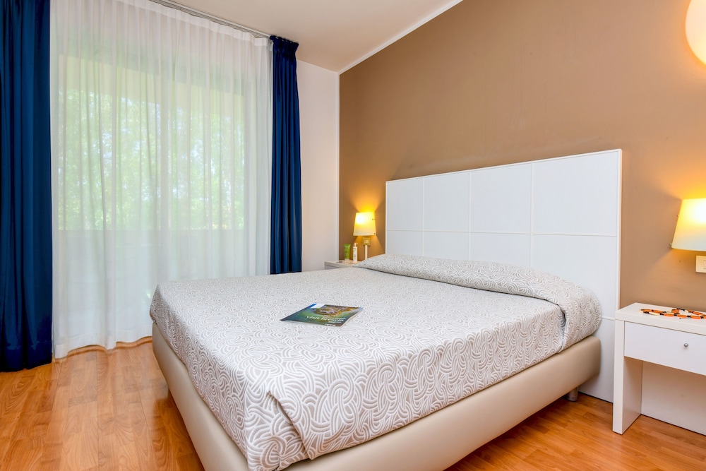 Hotel Riel — Hotel rooms in Sirmione, Lombardy