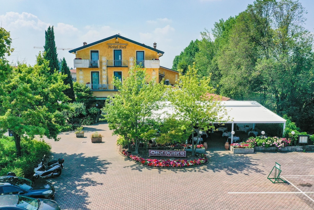 Hotel Riel — Hotel building in Sirmione, Lombardy