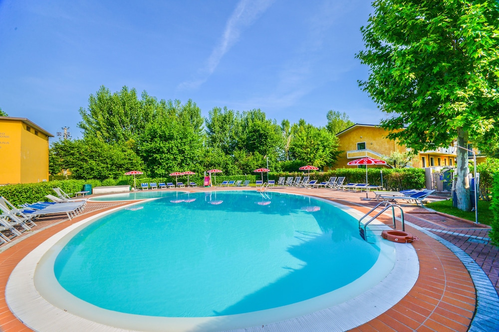 Hotel Riel — Swimming pool in Sirmione, Lombardy