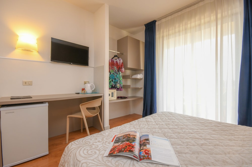 Hotel Riel — Hotel rooms in Sirmione, Lombardy