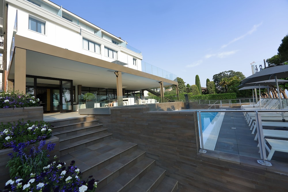 Hotel San Marco — Swimming pool in Peschiera del Garda, Veneto