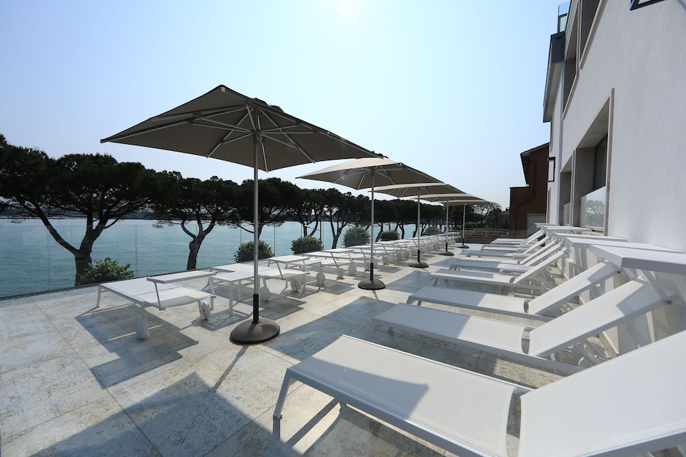 Hotel San Marco — Hotel building in Peschiera del Garda, Veneto