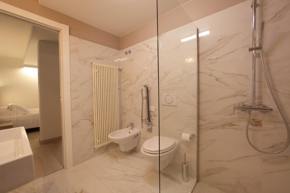 Hotel San Marco — Hotel rooms in Peschiera del Garda, Veneto