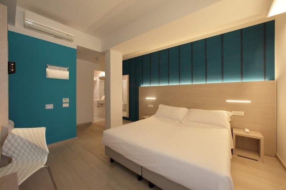 Hotel San Marco — Hotel rooms in Peschiera del Garda, Veneto