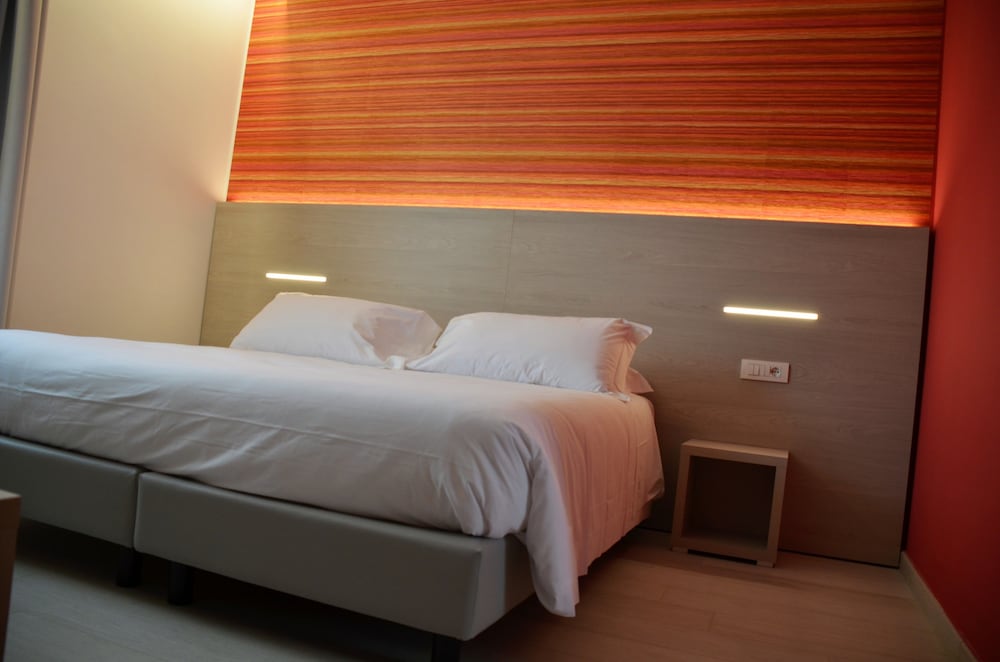 Hotel San Marco — Hotel rooms in Peschiera del Garda, Veneto