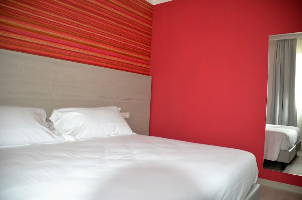 Hotel San Marco — Hotel rooms in Peschiera del Garda, Veneto