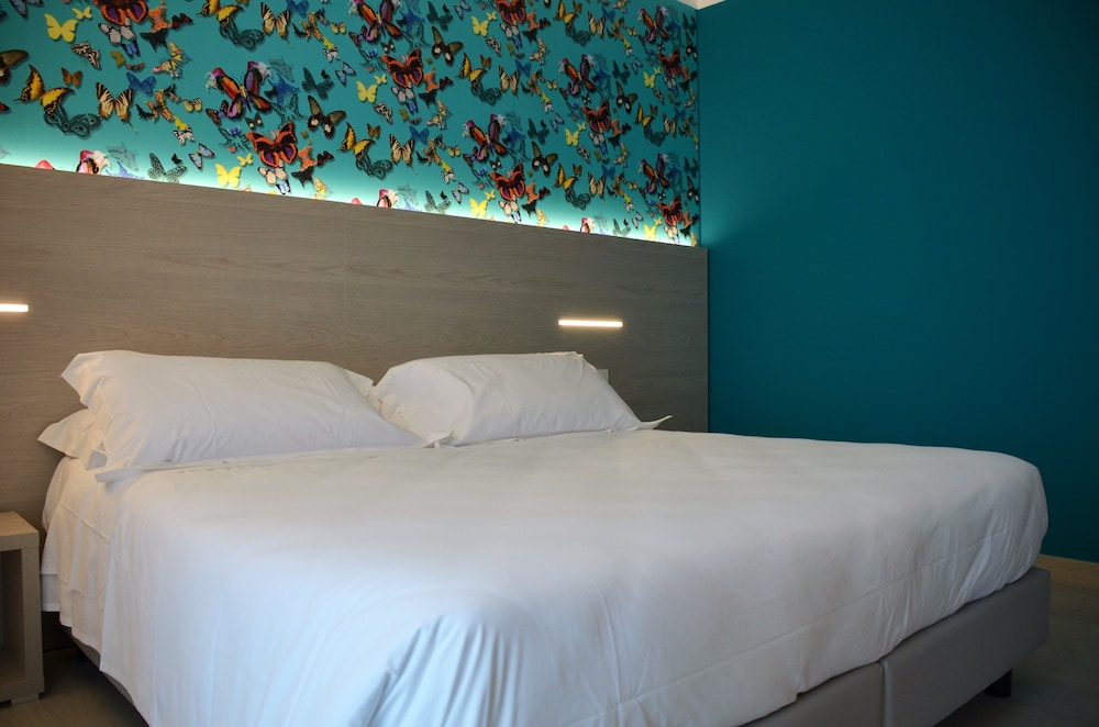 Hotel San Marco — Hotel rooms in Peschiera del Garda, Veneto