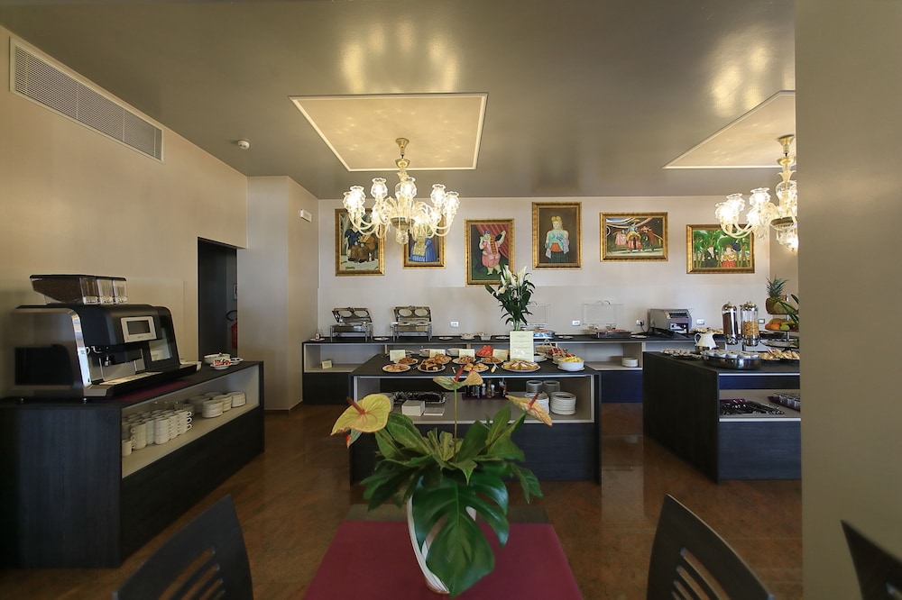 Hotel San Marco — Restaurant & bars in Peschiera del Garda, Veneto