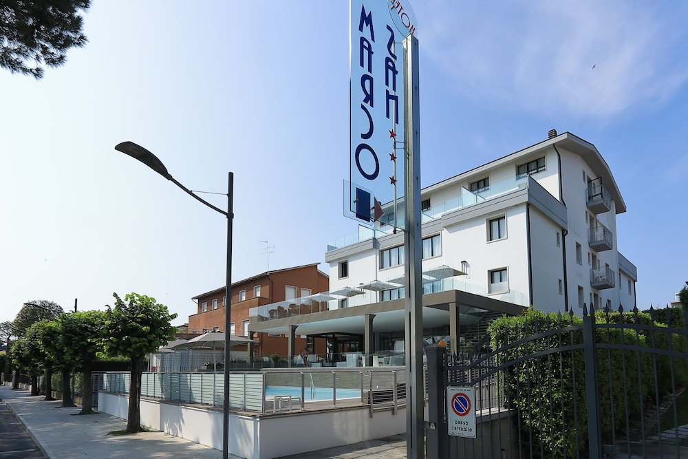 Hotel San Marco — Hotel building in Peschiera del Garda, Veneto
