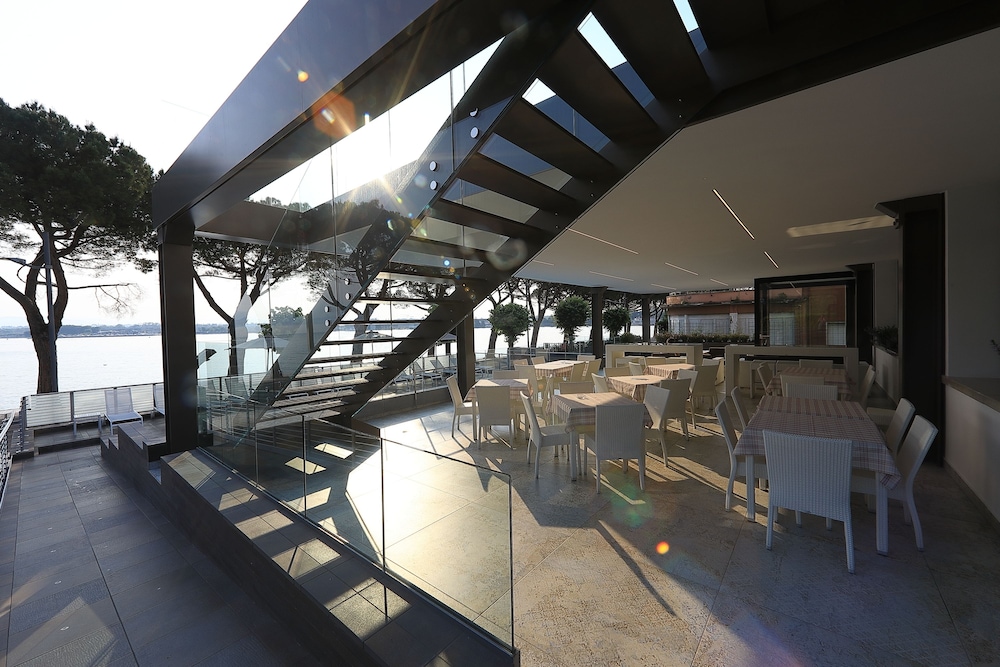 Hotel San Marco — Restaurant & bars in Peschiera del Garda, Veneto