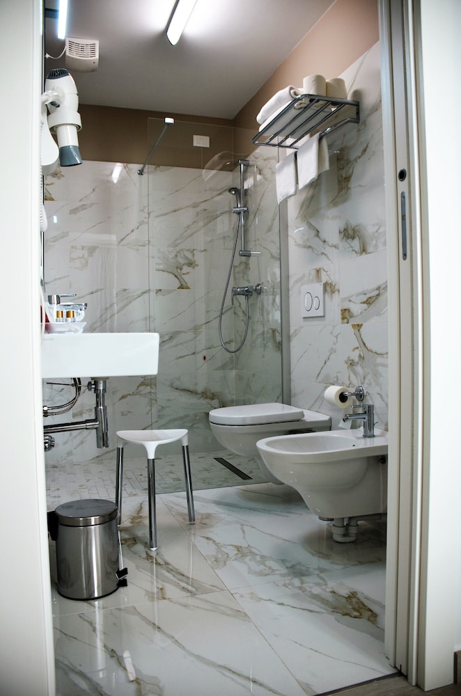 Hotel San Marco — Hotel rooms in Peschiera del Garda, Veneto