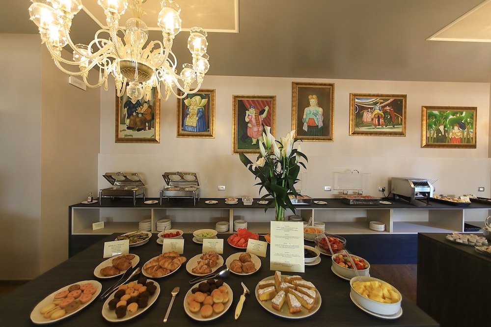 Hotel San Marco — Restaurant & bars in Peschiera del Garda, Veneto