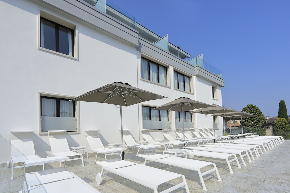 Hotel San Marco — Hotel building in Peschiera del Garda, Veneto