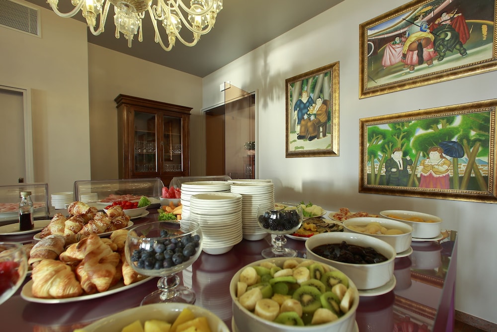Hotel San Marco — Restaurant & bars in Peschiera del Garda, Veneto