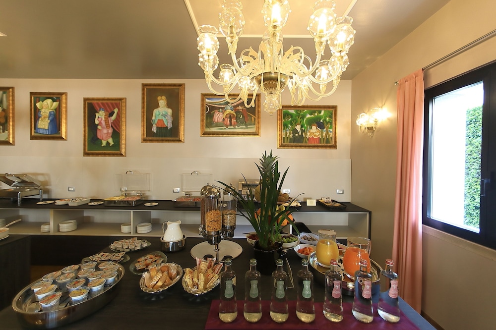 Hotel San Marco — Restaurant & bars in Peschiera del Garda, Veneto
