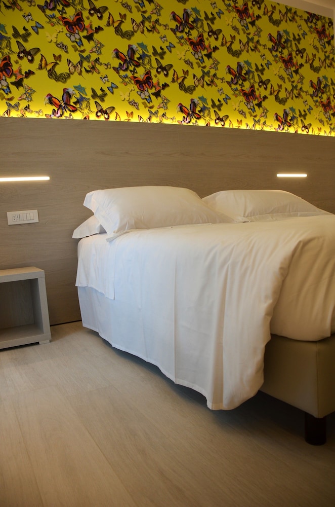 Hotel San Marco — Hotel rooms in Peschiera del Garda, Veneto