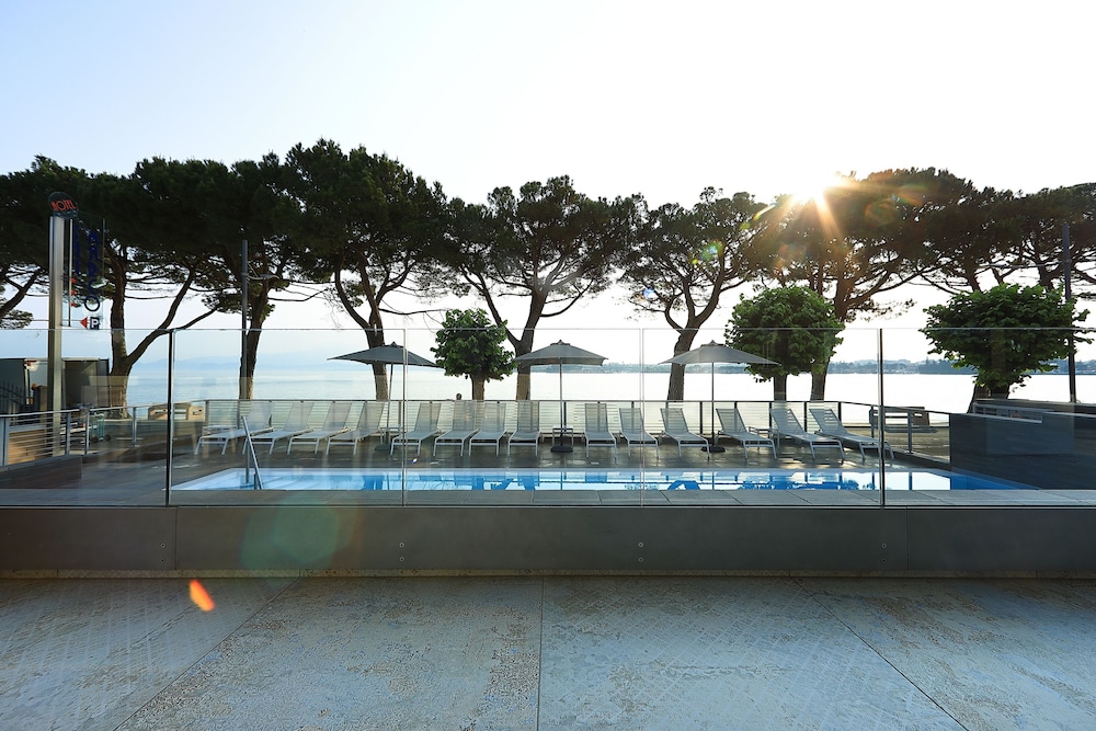 Hotel San Marco — Swimming pool in Peschiera del Garda, Veneto