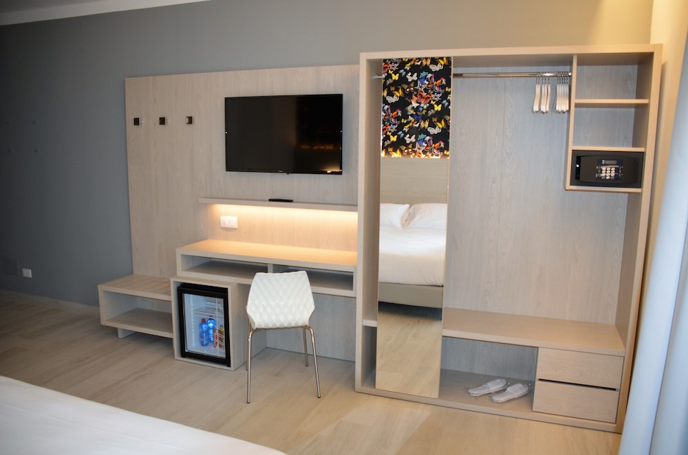 Hotel San Marco — Hotel rooms in Peschiera del Garda, Veneto