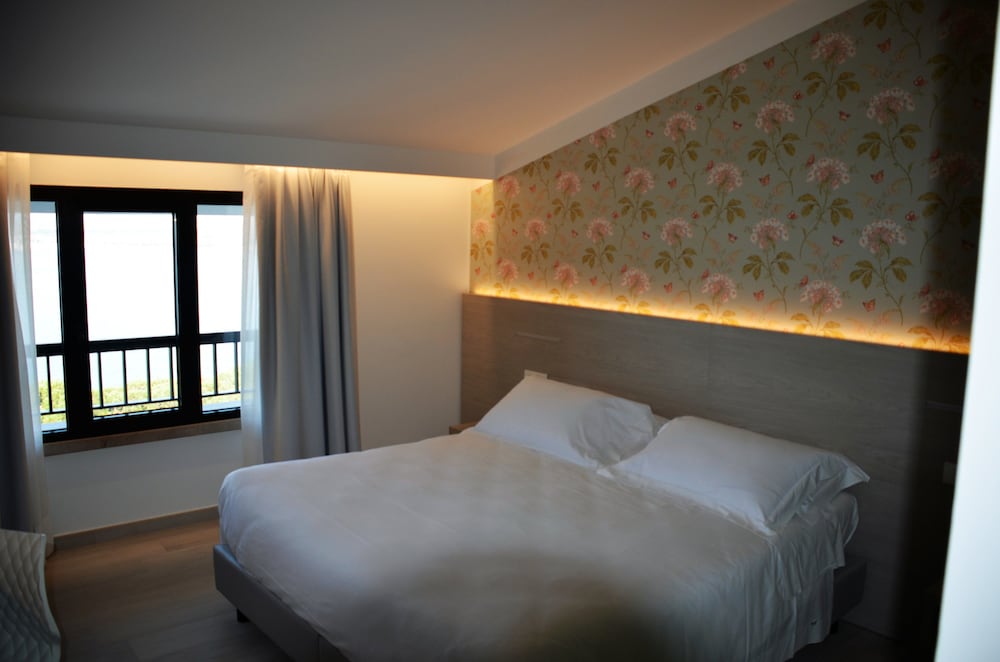 Hotel San Marco — Hotel rooms in Peschiera del Garda, Veneto