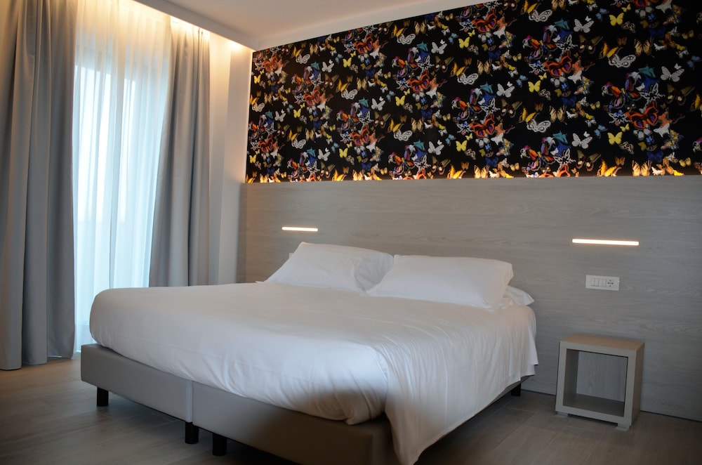 Hotel San Marco — Hotel rooms in Peschiera del Garda, Veneto