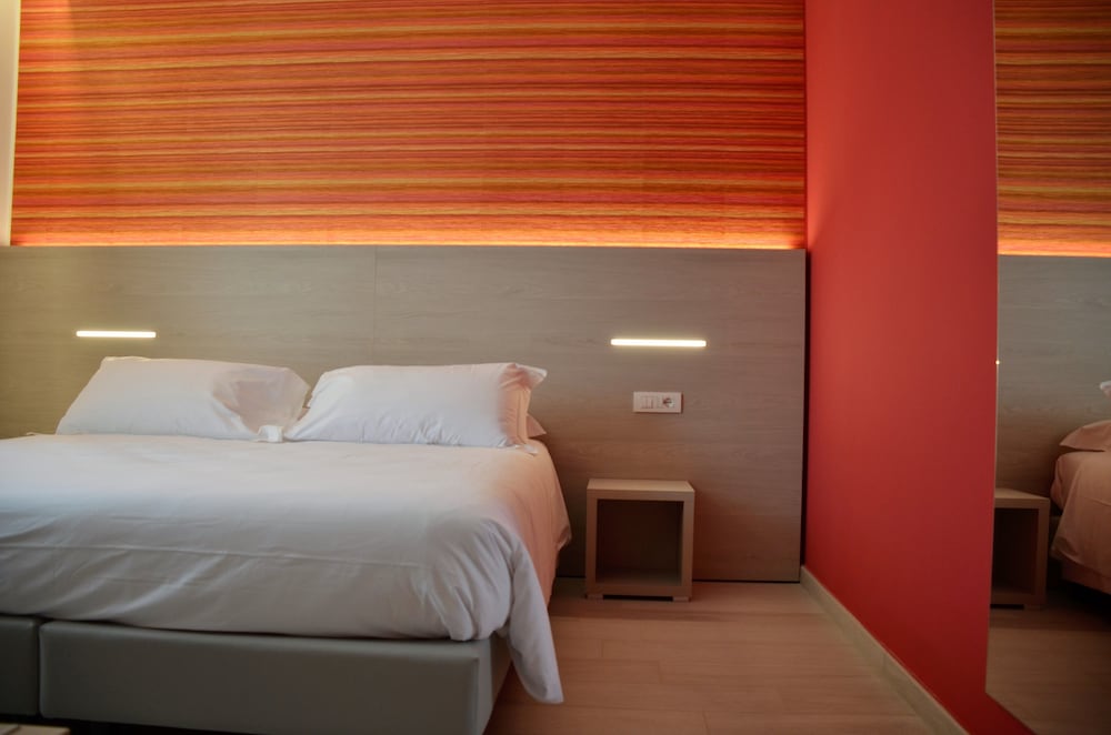 Hotel San Marco — Hotel rooms in Peschiera del Garda, Veneto