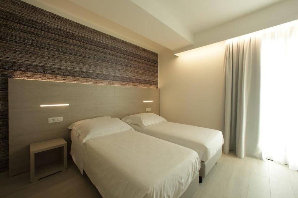 Hotel San Marco — Hotel rooms in Peschiera del Garda, Veneto