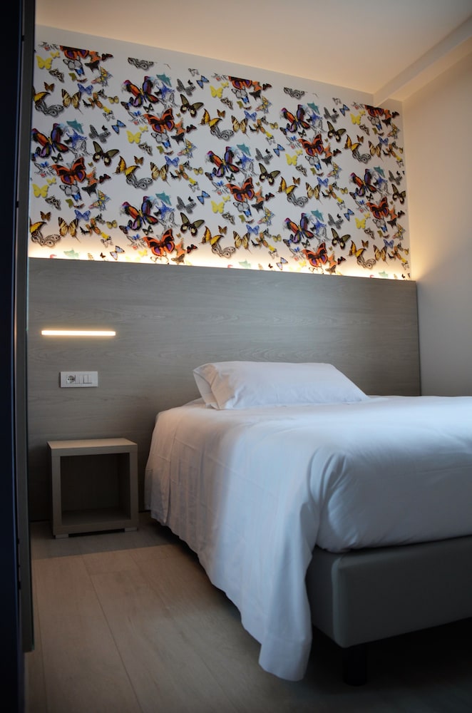 Hotel San Marco — Hotel rooms in Peschiera del Garda, Veneto