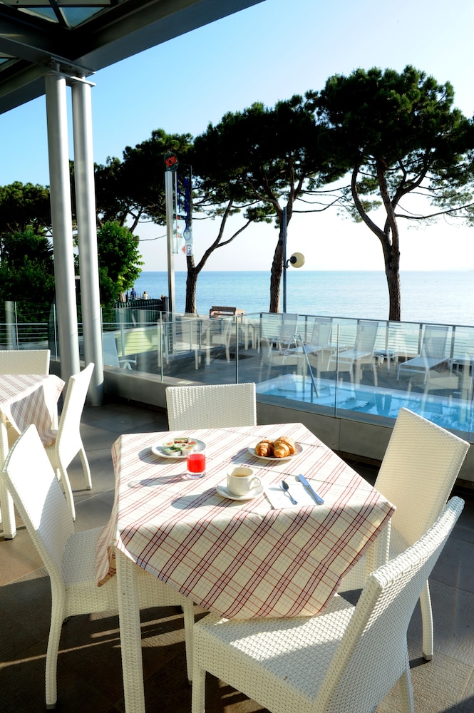 Hotel San Marco — Restaurant & bars in Peschiera del Garda, Veneto