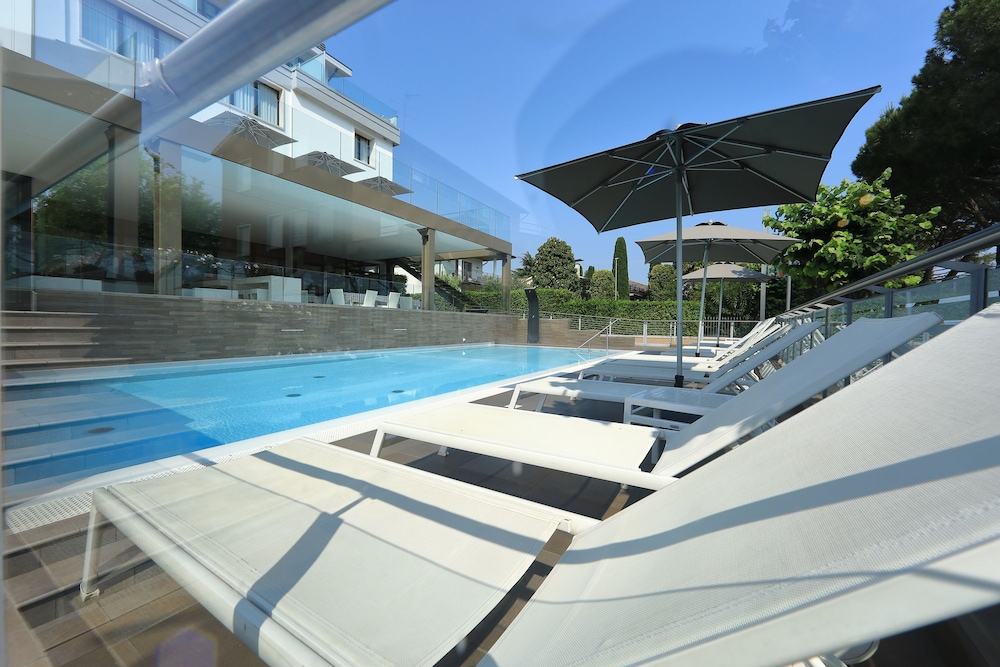 Hotel San Marco — Swimming pool in Peschiera del Garda, Veneto