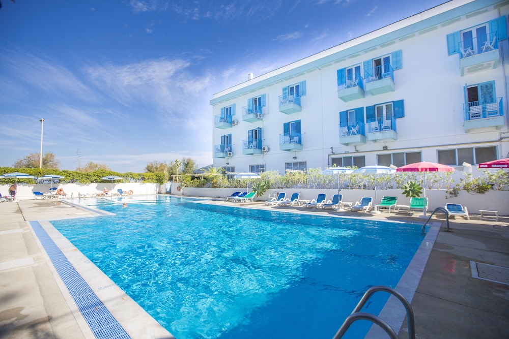 Hotel Tourist — Swimming pool in Cefalù, Sicily
