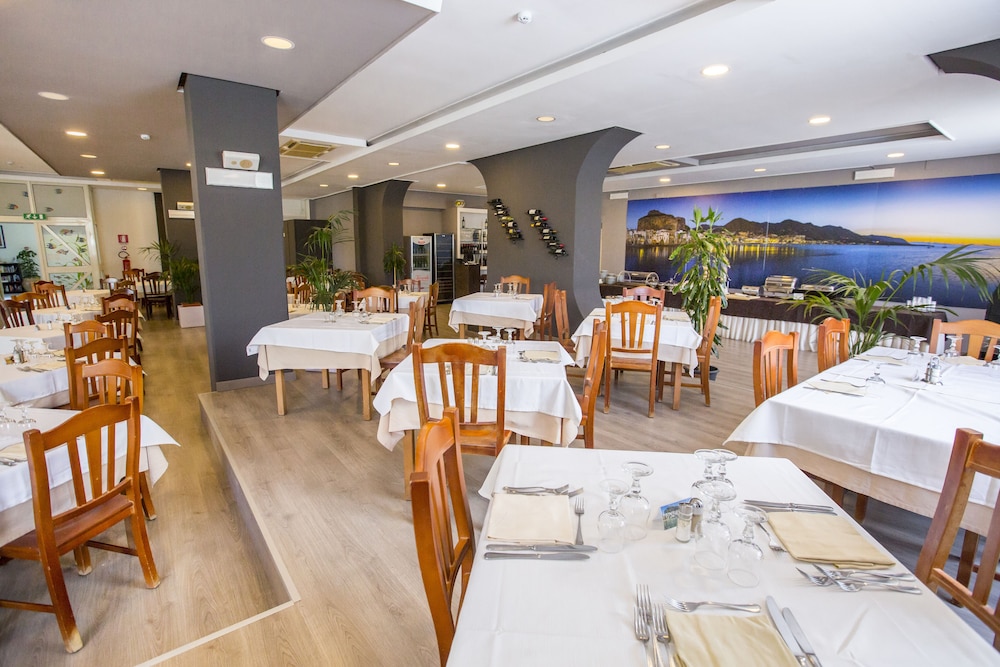 Hotel Tourist — Restaurant & bars in Cefalù, Sicily