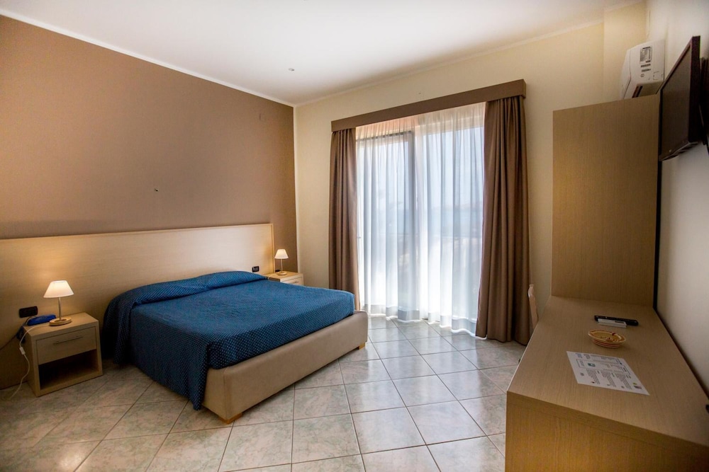 Hotel Tourist — Hotel rooms in Cefalù, Sicily