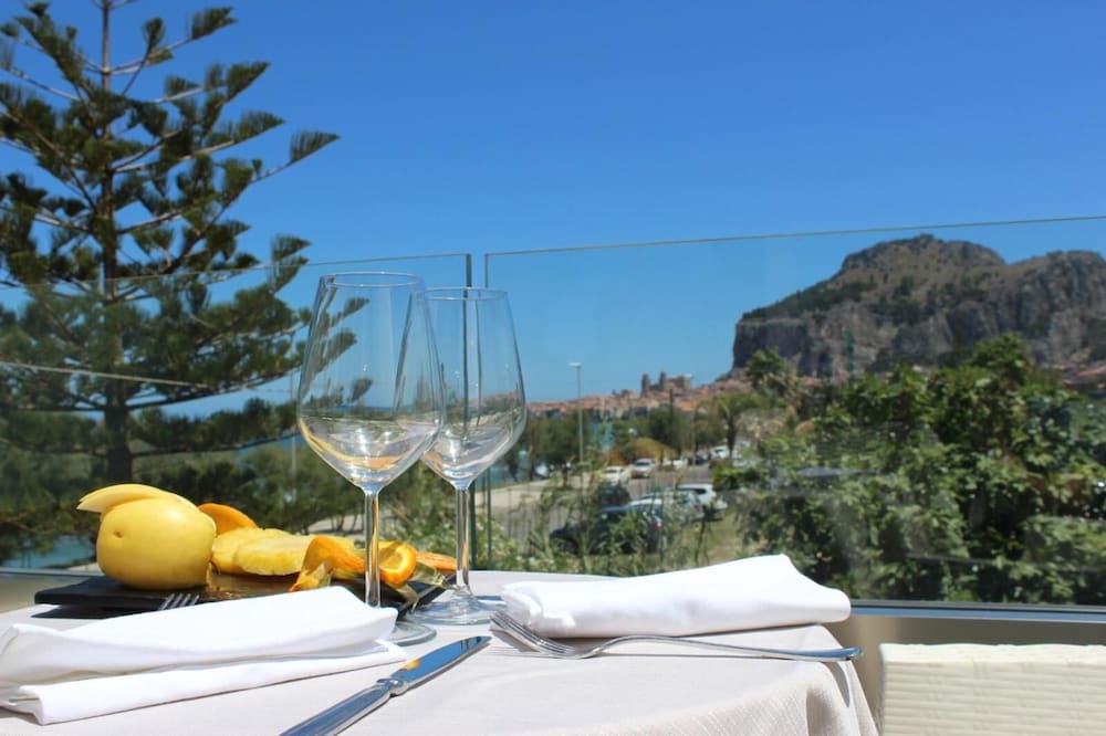 Hotel Tourist — Restaurant & bars in Cefalù, Sicily
