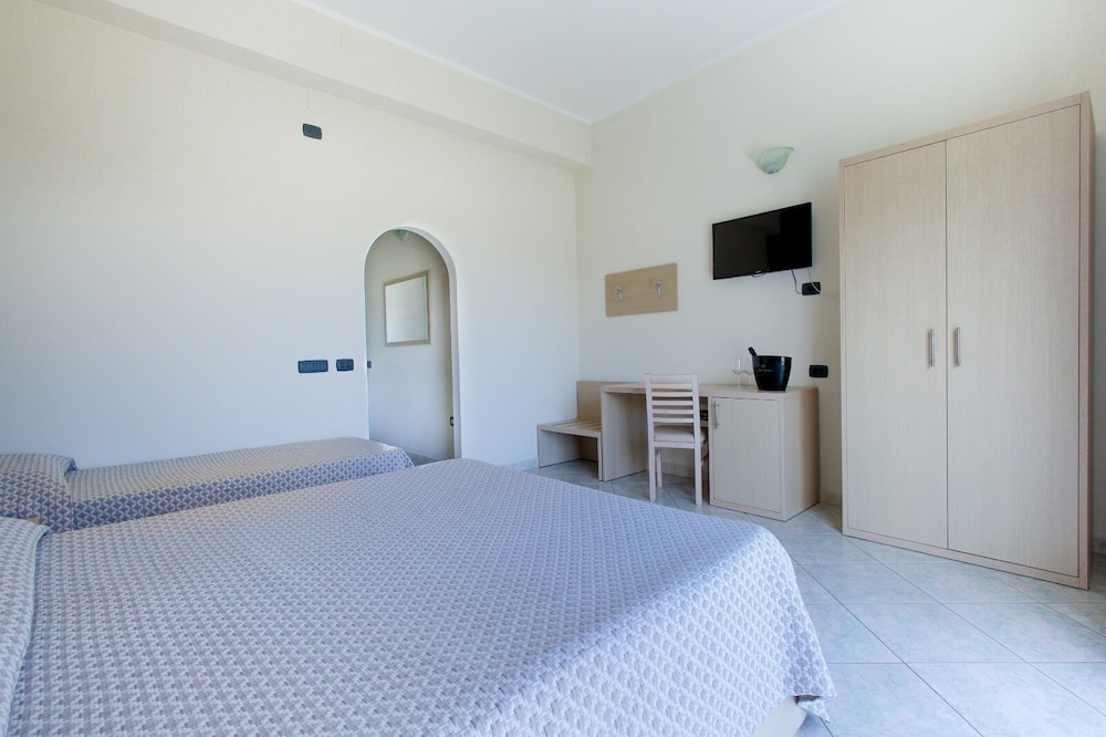 Hotel Tourist — Hotel rooms in Cefalù, Sicily