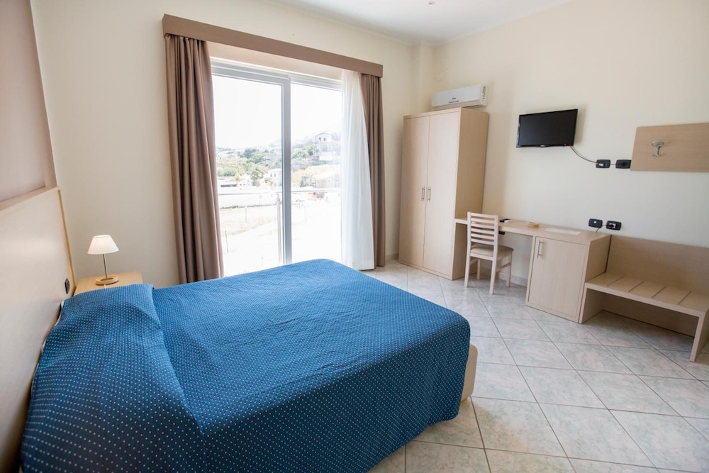 Hotel Tourist — Hotel rooms in Cefalù, Sicily