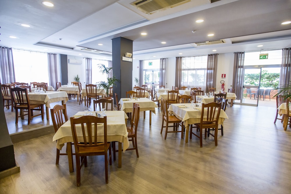 Hotel Tourist — Restaurant & bars in Cefalù, Sicily
