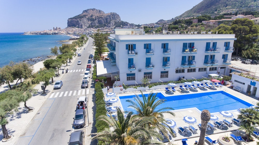 Hotel Tourist — Swimming pool in Cefalù, Sicily