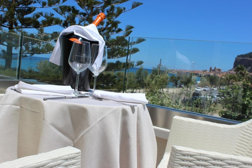 Hotel Tourist — Restaurant & bars in Cefalù, Sicily