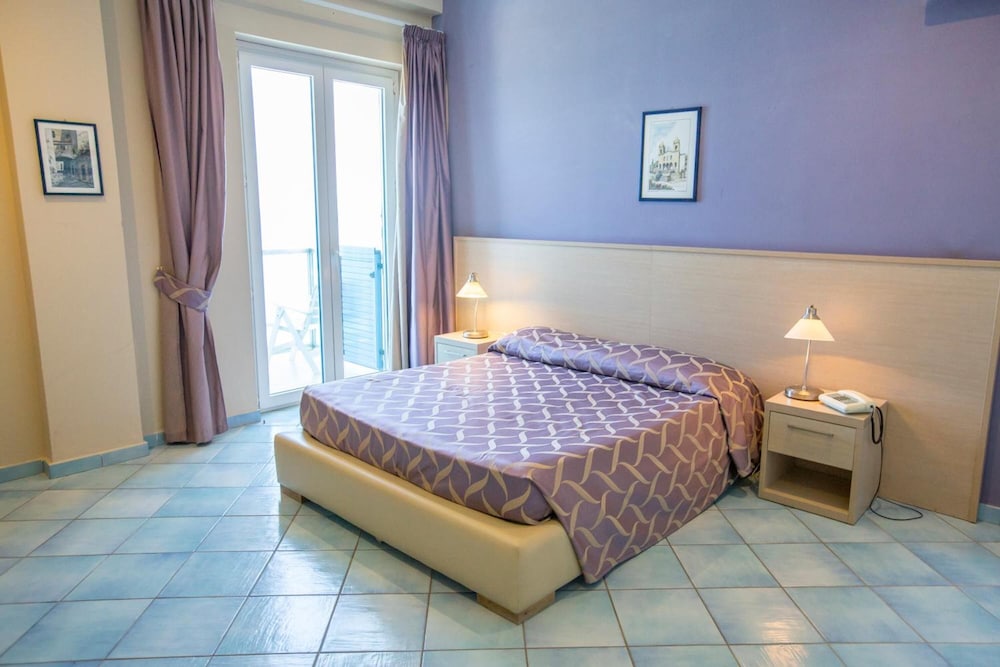 Hotel Tourist — Hotel rooms in Cefalù, Sicily