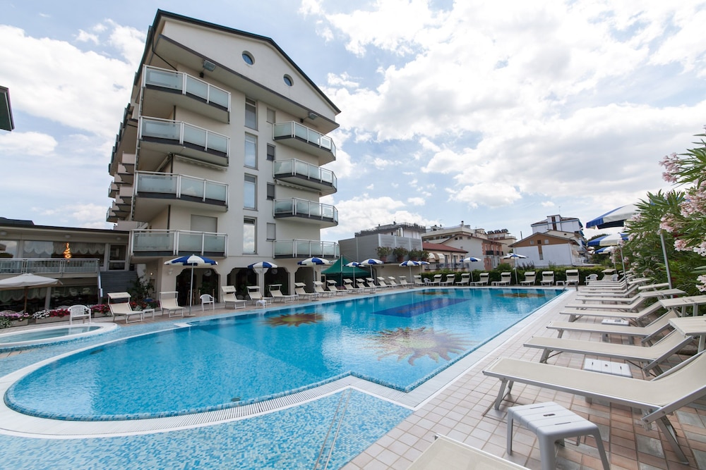 Hotel Universal - zdjęcie 2