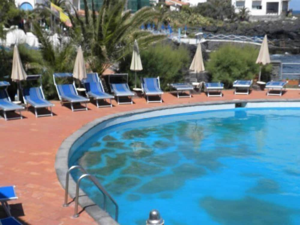 Arathena Rocks Hotel — Swimming pool in Giardini Naxos, Sicily